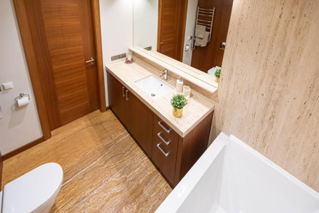 Cozy River-Side Apartment Right In Рига Экстерьер фото